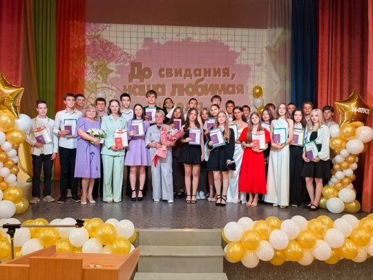 Первый важный документ: выпускники 9 классов получили аттестаты! Первый важный документ: выпускники 9 классов получили аттестаты!.